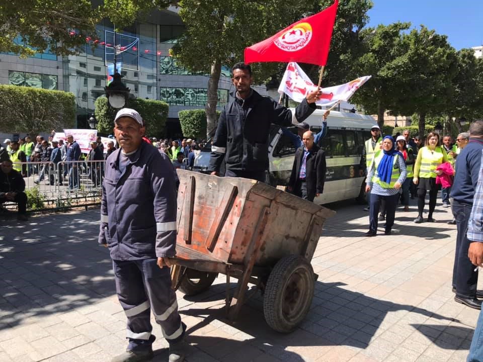 Manifestación nacional de las trabajadoras y los trabajadores municipales de los servicios de gestión de residuos de Túnez reclamando unas condiciones laborales dignas y seguras (28 de abril de 2019).