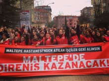Dismissed Turkish health workers demonstrating