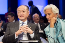 Reuniones anuales del Banco Mundial y el FMI de 2016. El presidente del Grupo del Banco Mundial Jim Yong Kim y la directora gerente del FMI Christine Lagarde. Fotografía: Simone D. McCourtie / Banco Mundial – Creative Commons