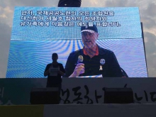 Deputy General Secretary David Boys delivering his speech at Seoul
